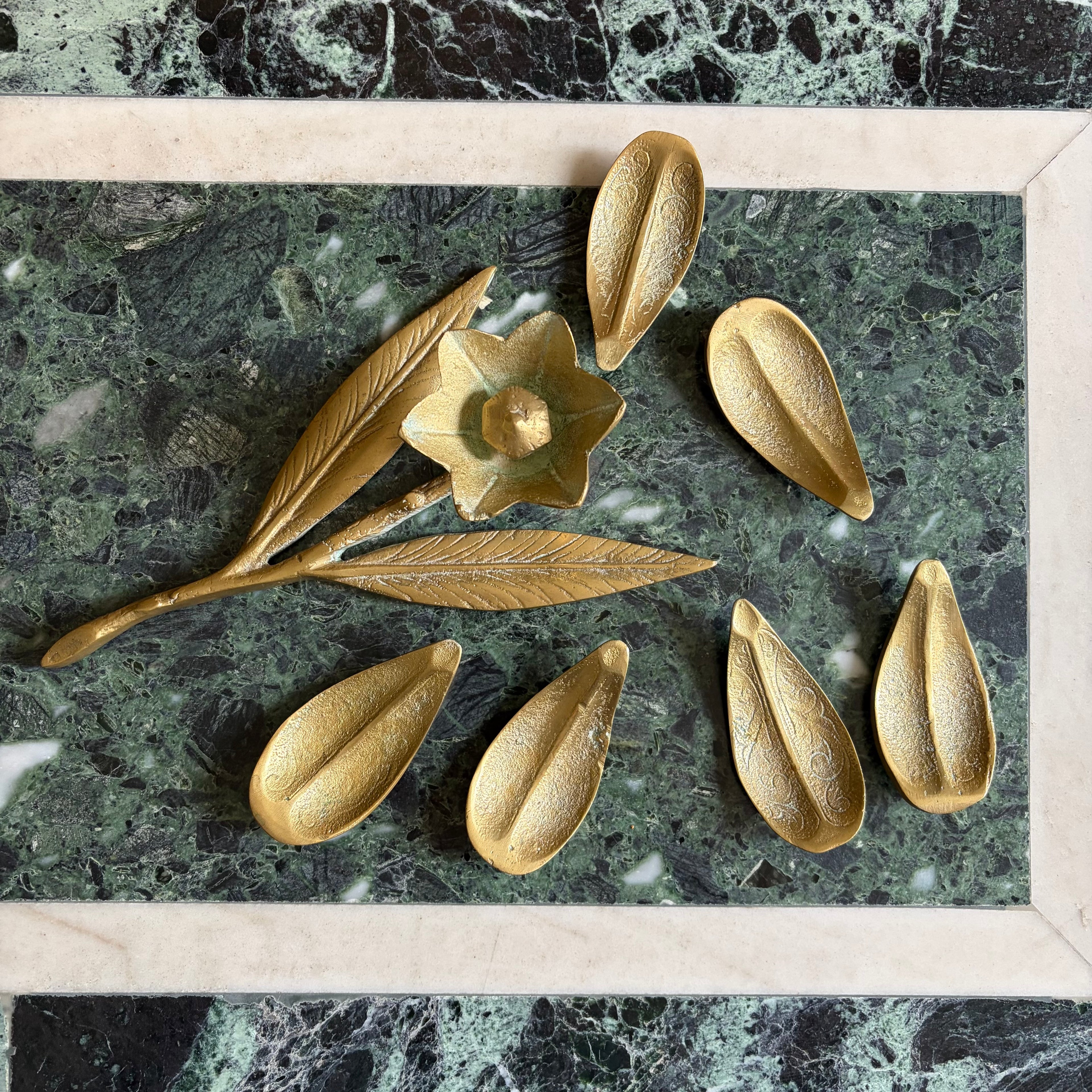 Cinzeiro Gold Flower