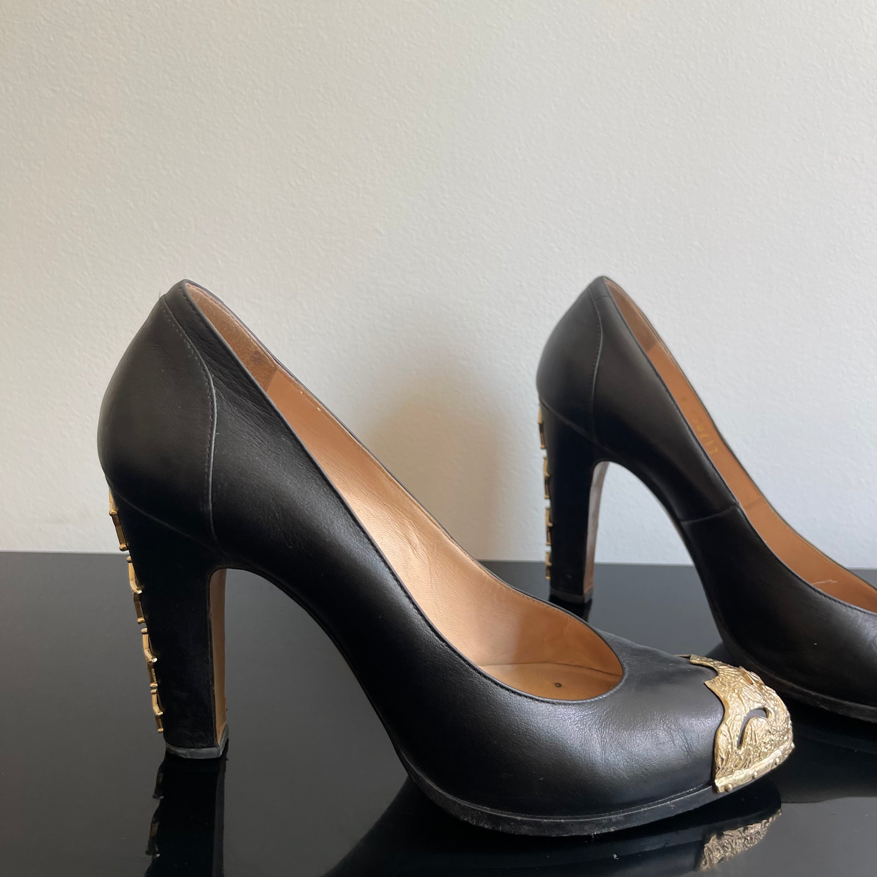 Chanel Black Leather Paris Dallas Star Studded Pumps
