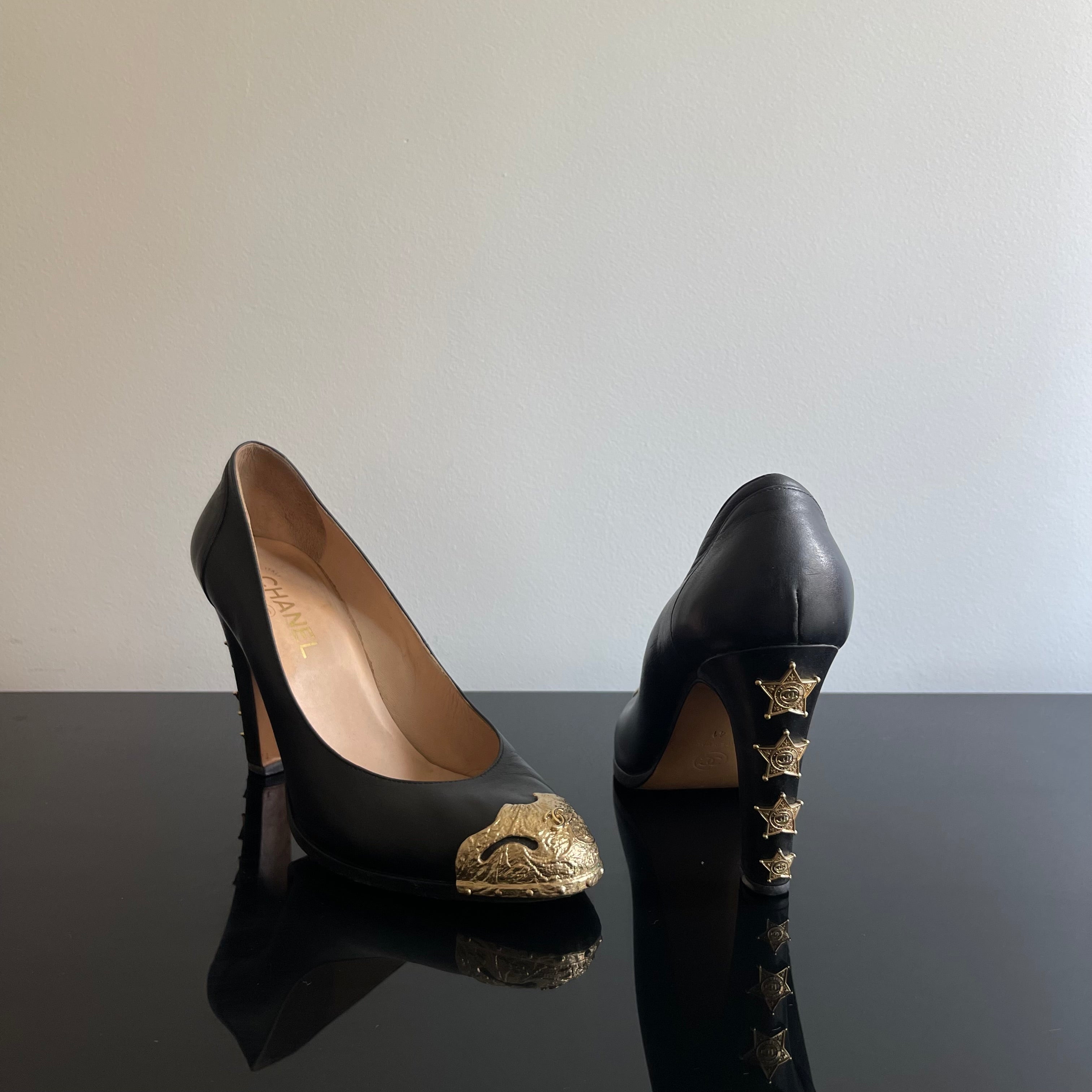 Chanel Black Leather Paris Dallas Star Studded Pumps