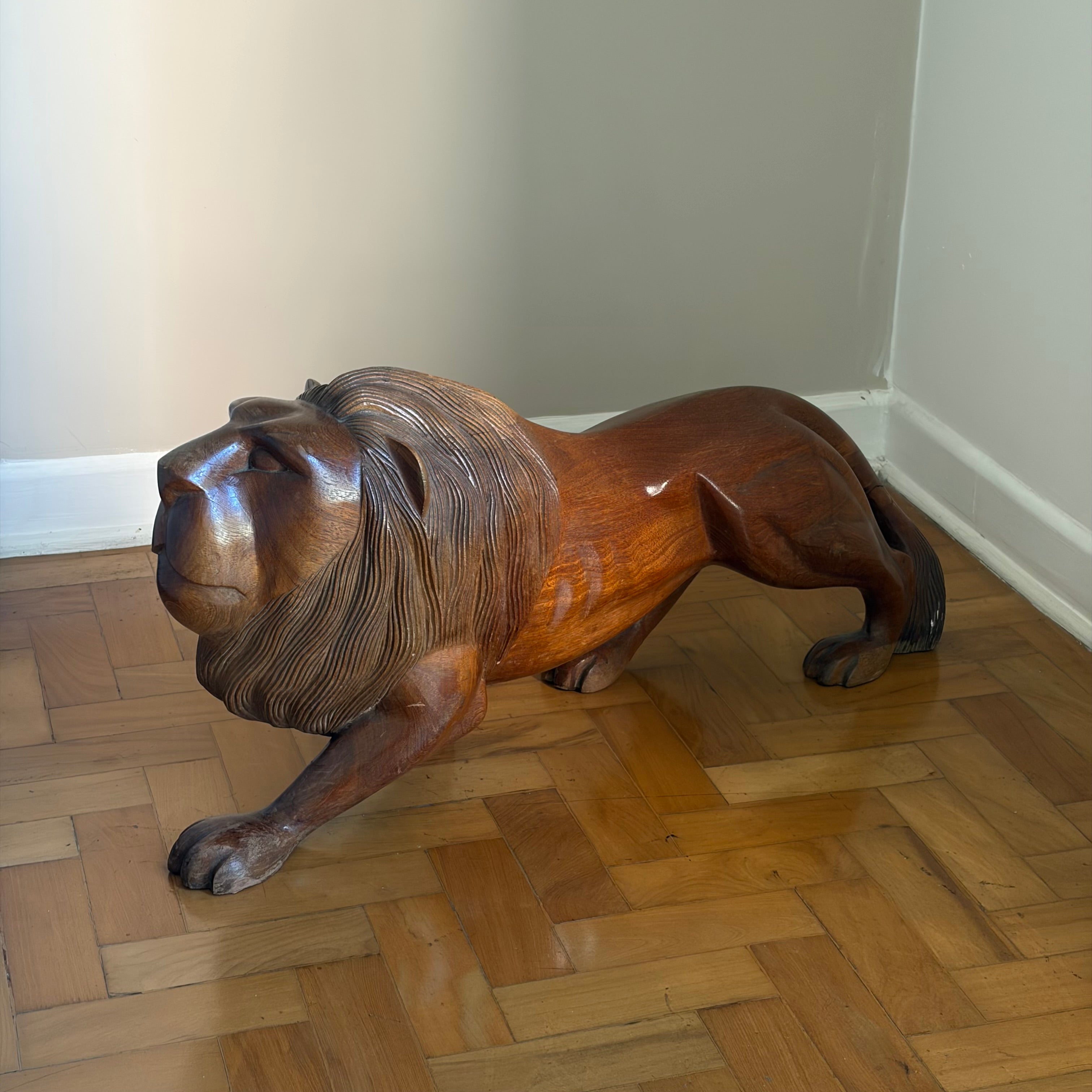 Escultura Leão em Madeira