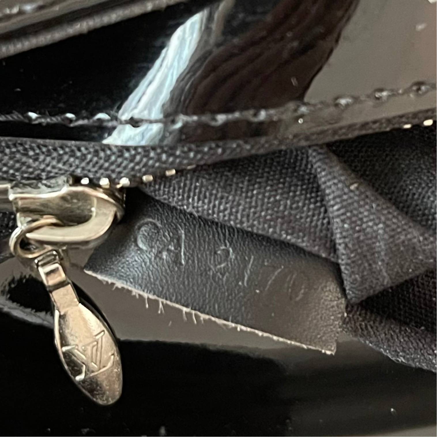 Louis Vuitton Sobe Eletric Epi Clutch