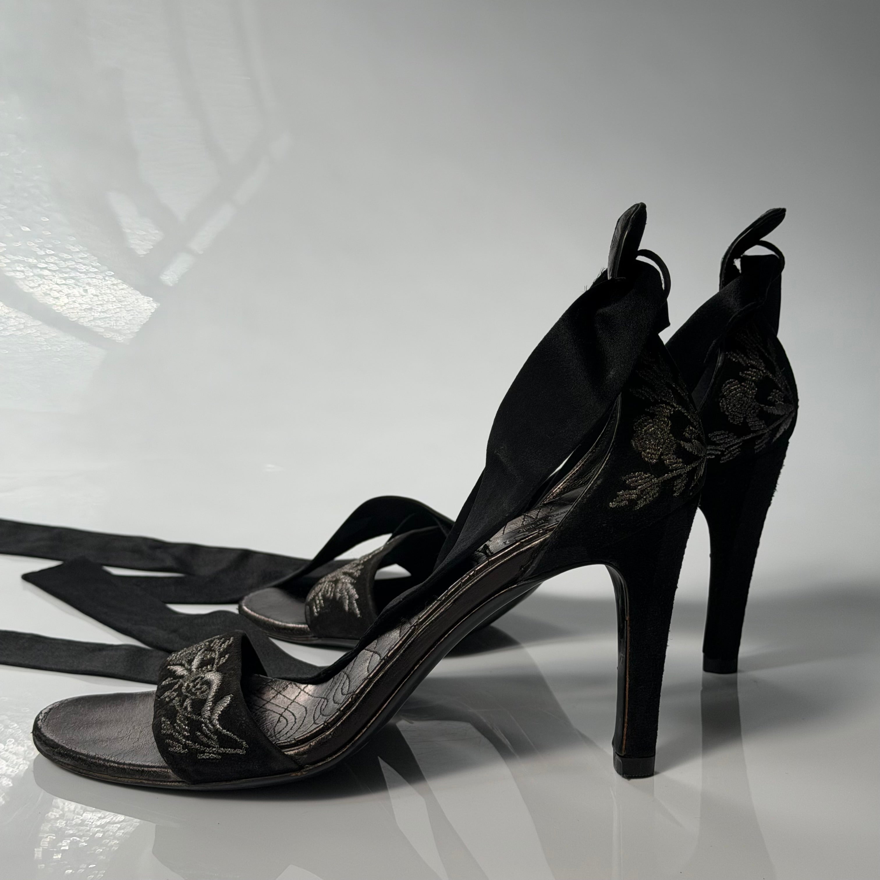 Gucci by Tom Ford Embroided Heels