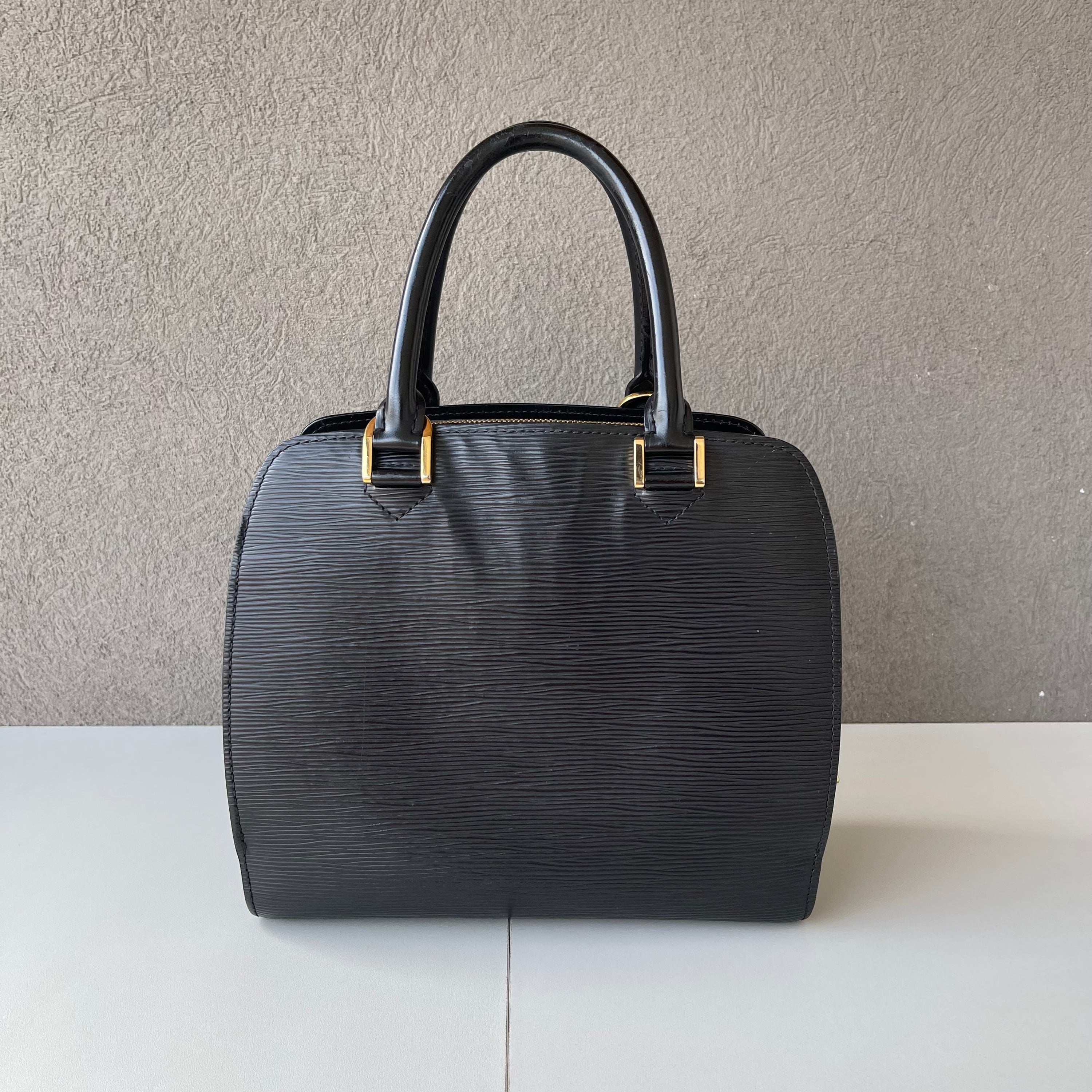Louis Vuitton Epi Pont Neuf