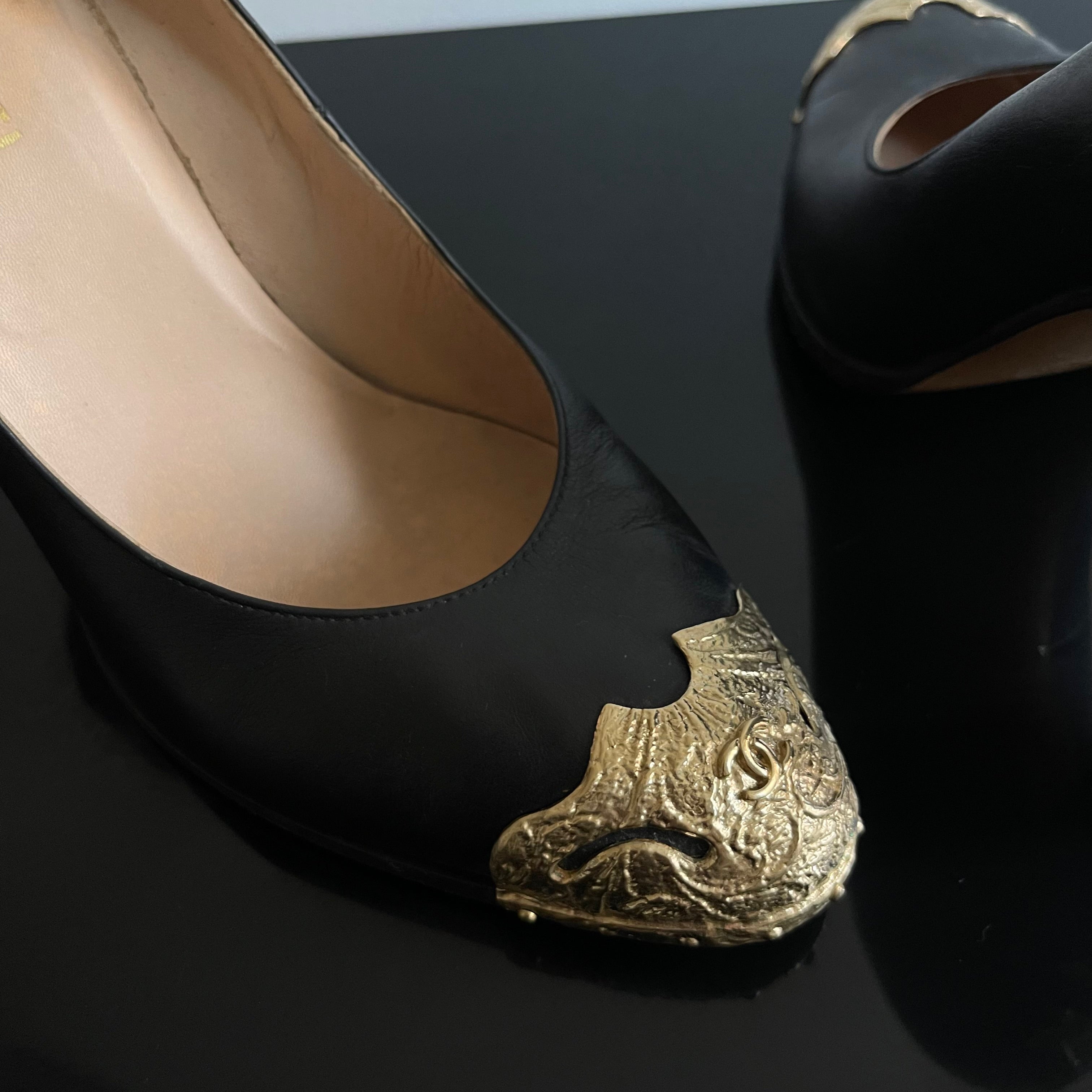 Chanel Black Leather Paris Dallas Star Studded Pumps