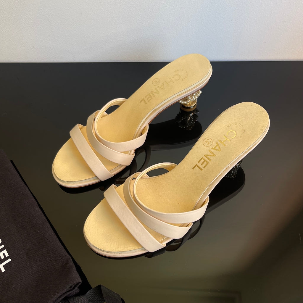 Chanel Vintage Pearl Logo Heels