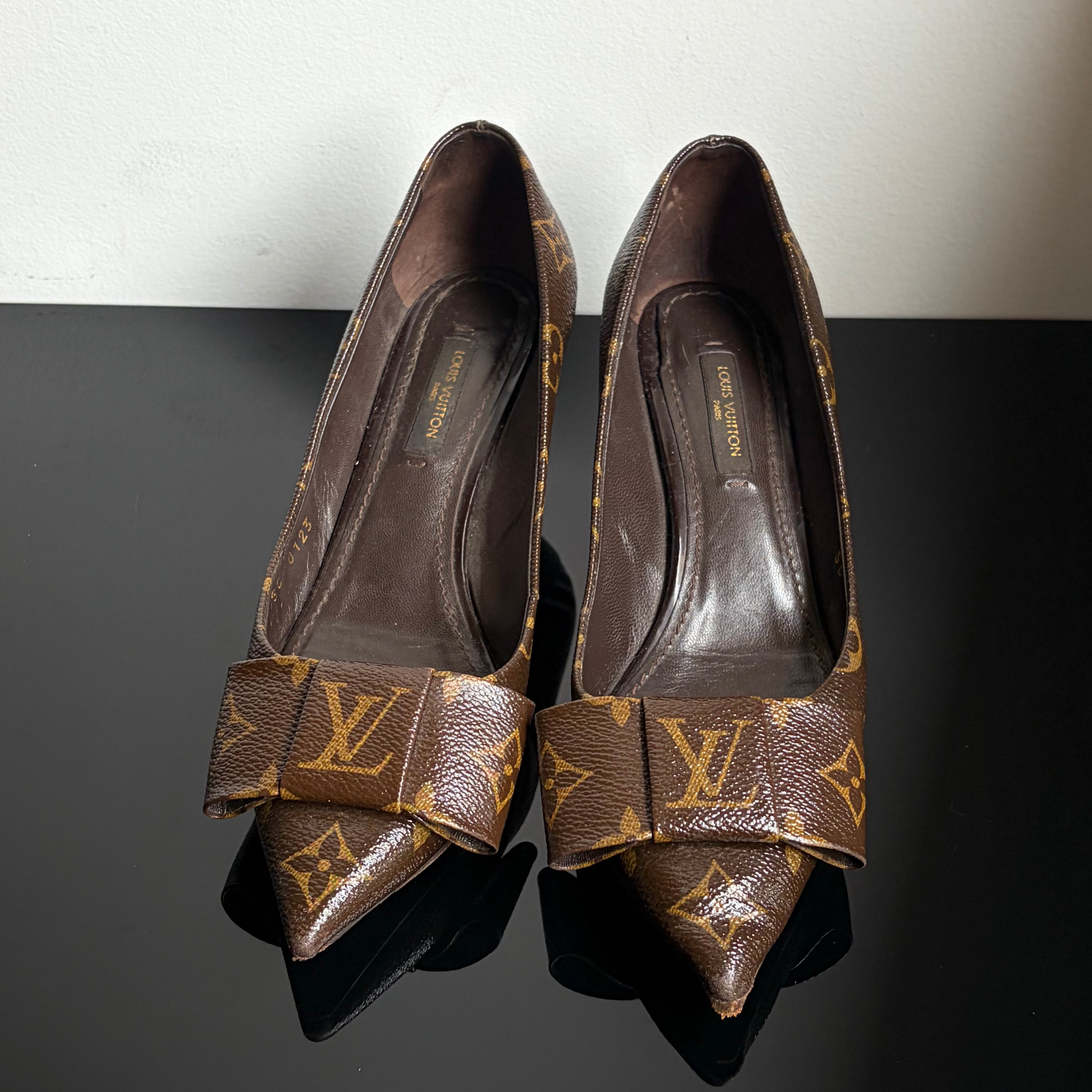 Louis Vuitton Monogram Canvas Louise Bow Pointed Toe Pumps