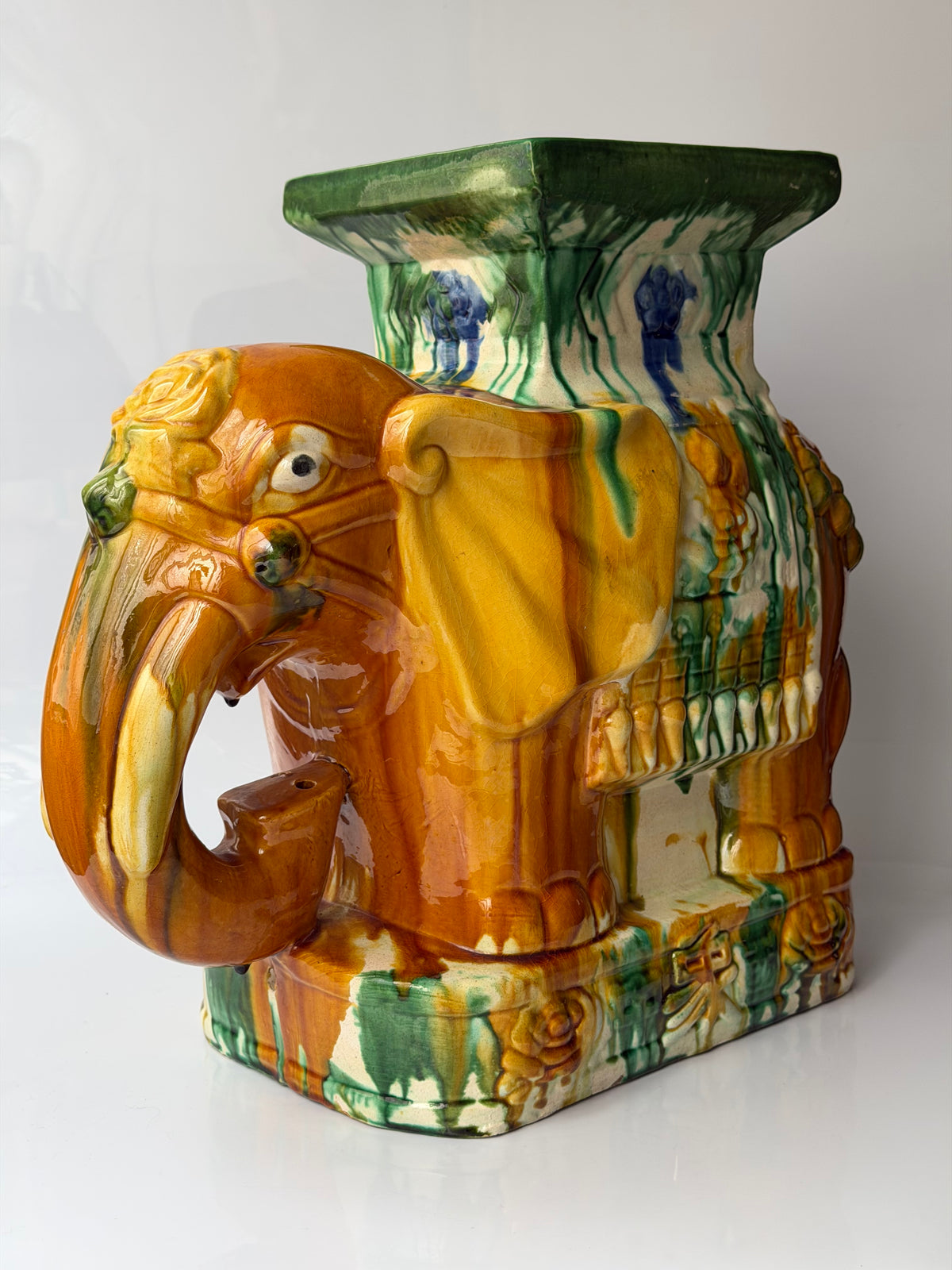 Elefante de Cerâmica Sancai, século XX