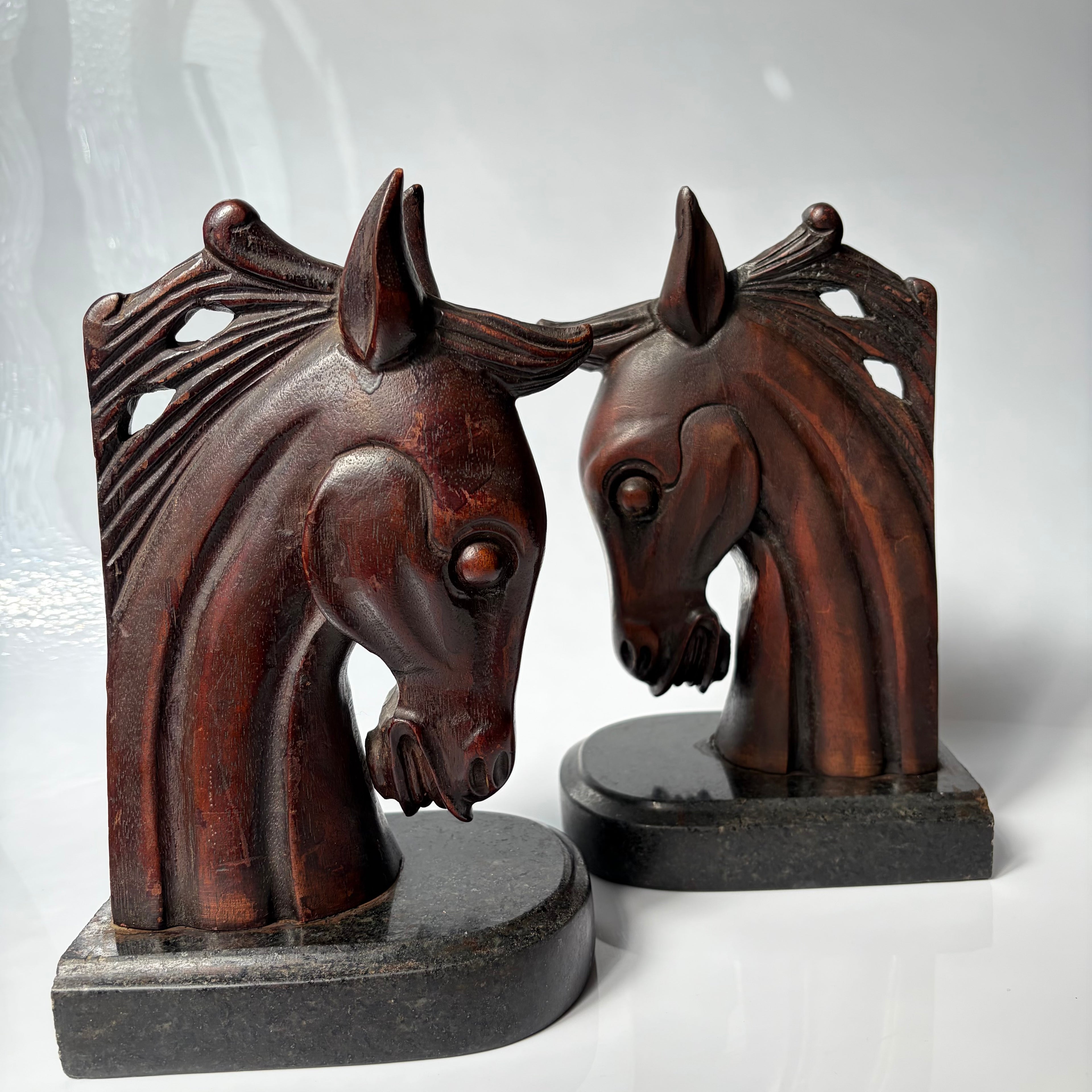 Wood Horses Serre Livres