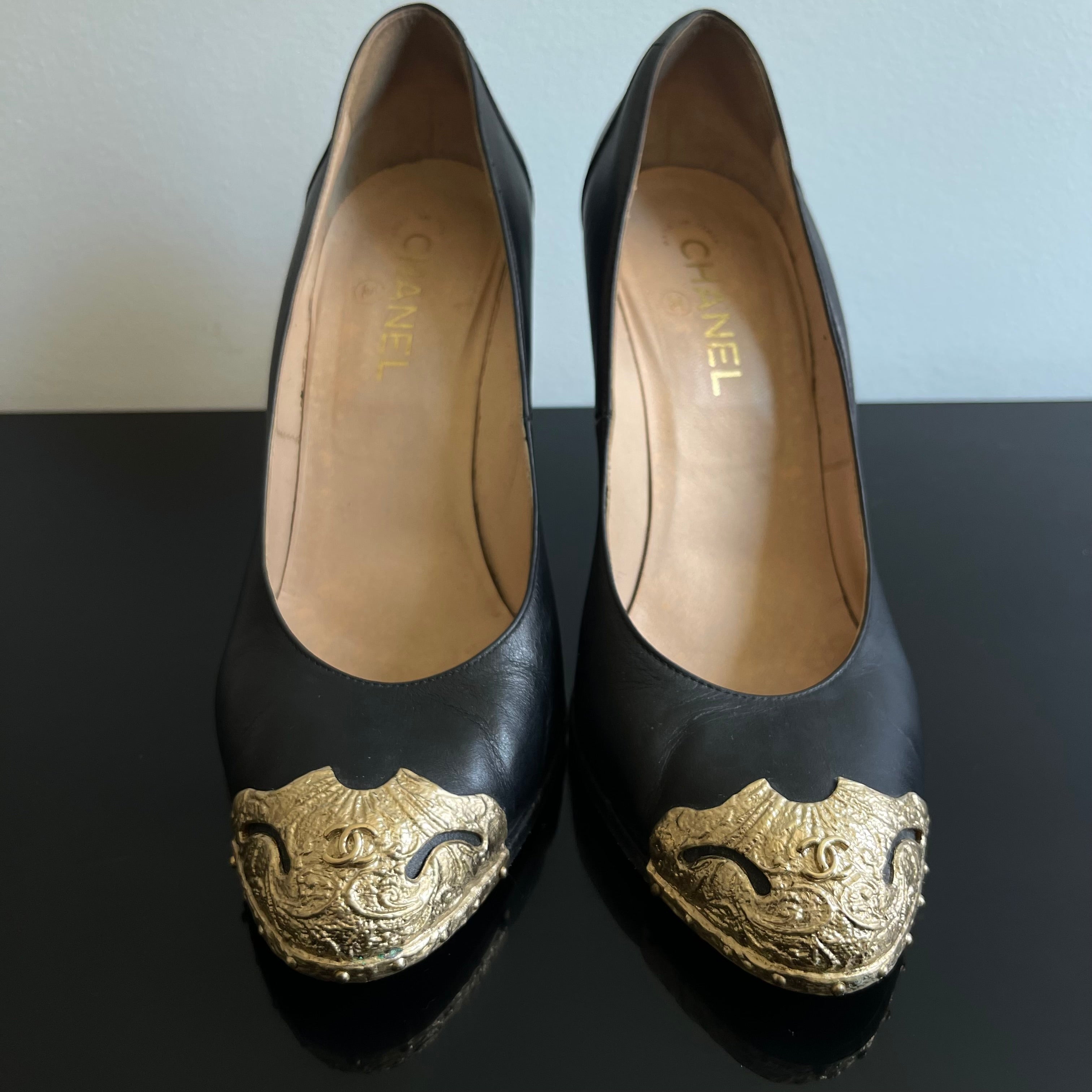 Chanel Black Leather Paris Dallas Star Studded Pumps