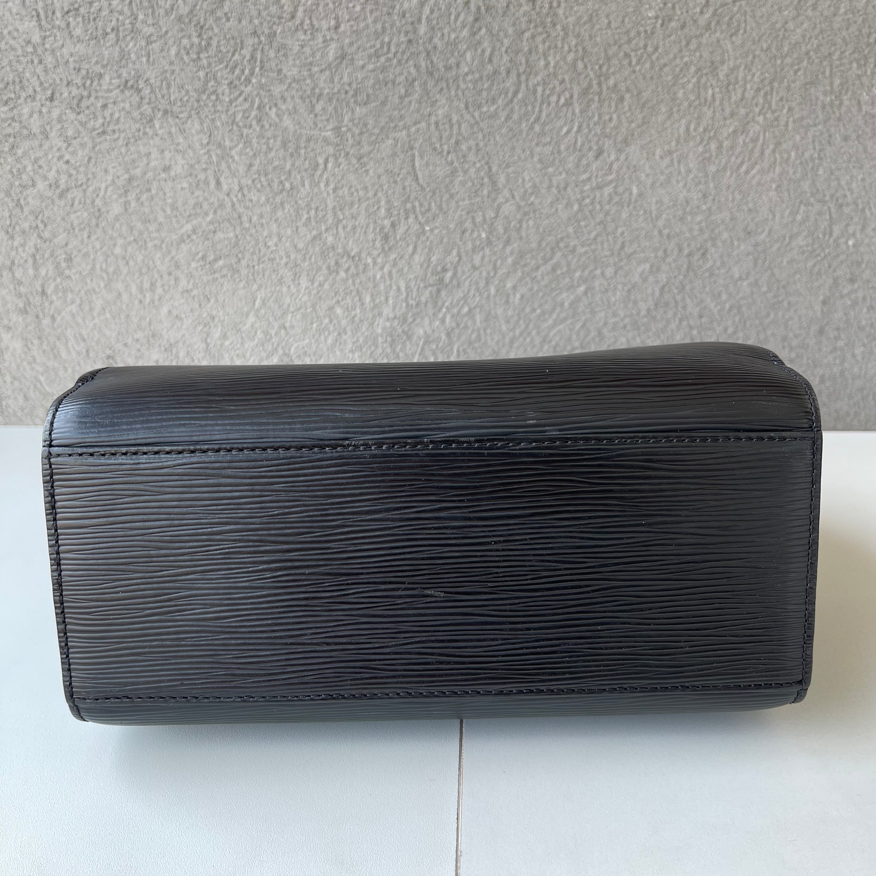 Louis Vuitton Epi Pont Neuf
