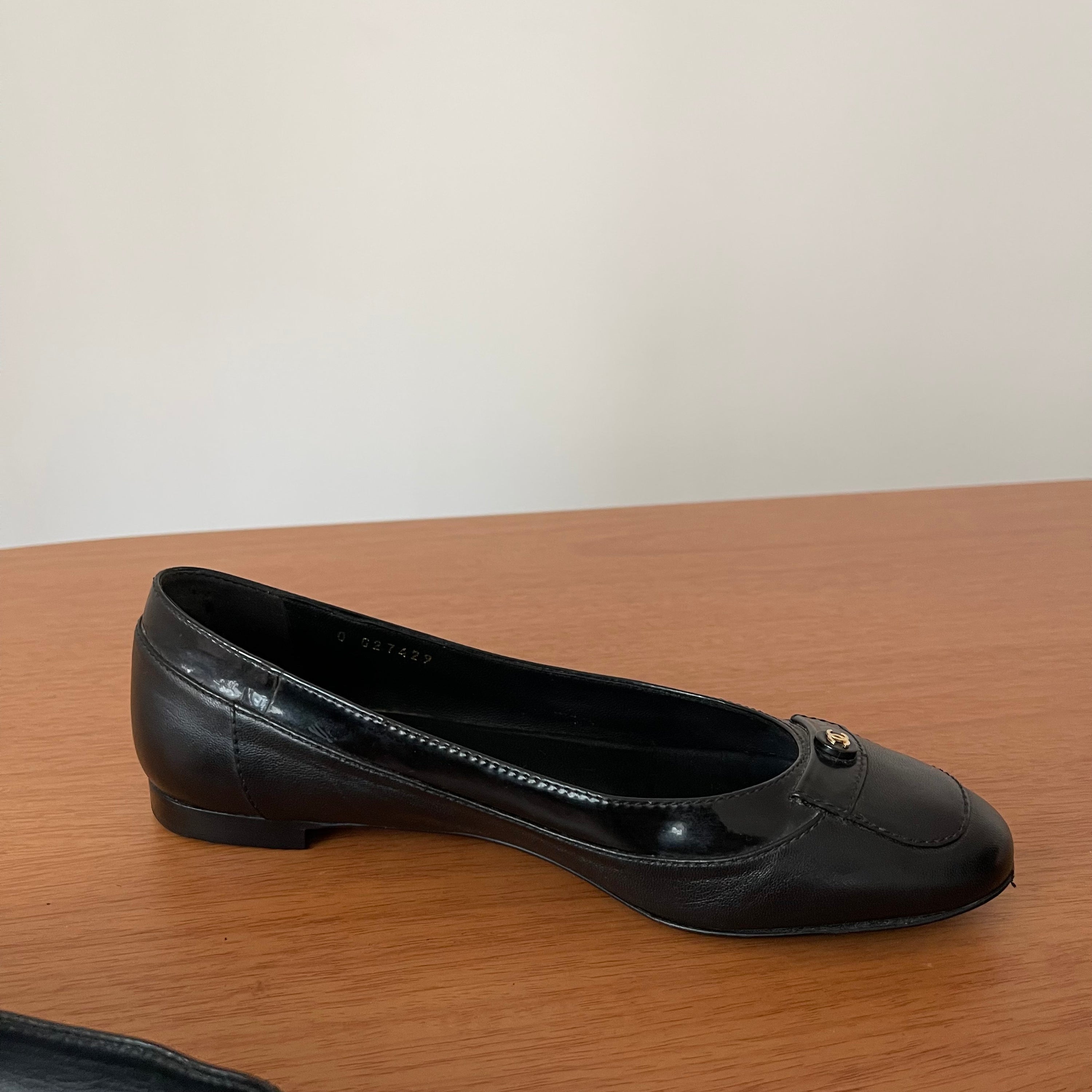 Chanel Black leather CC Logo Ballet Flats