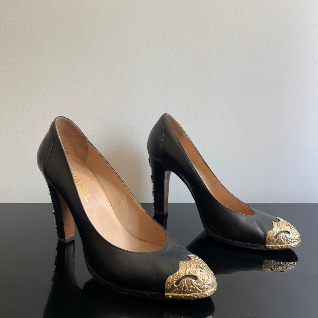 Chanel Black Leather Paris Dallas Star Studded Pumps