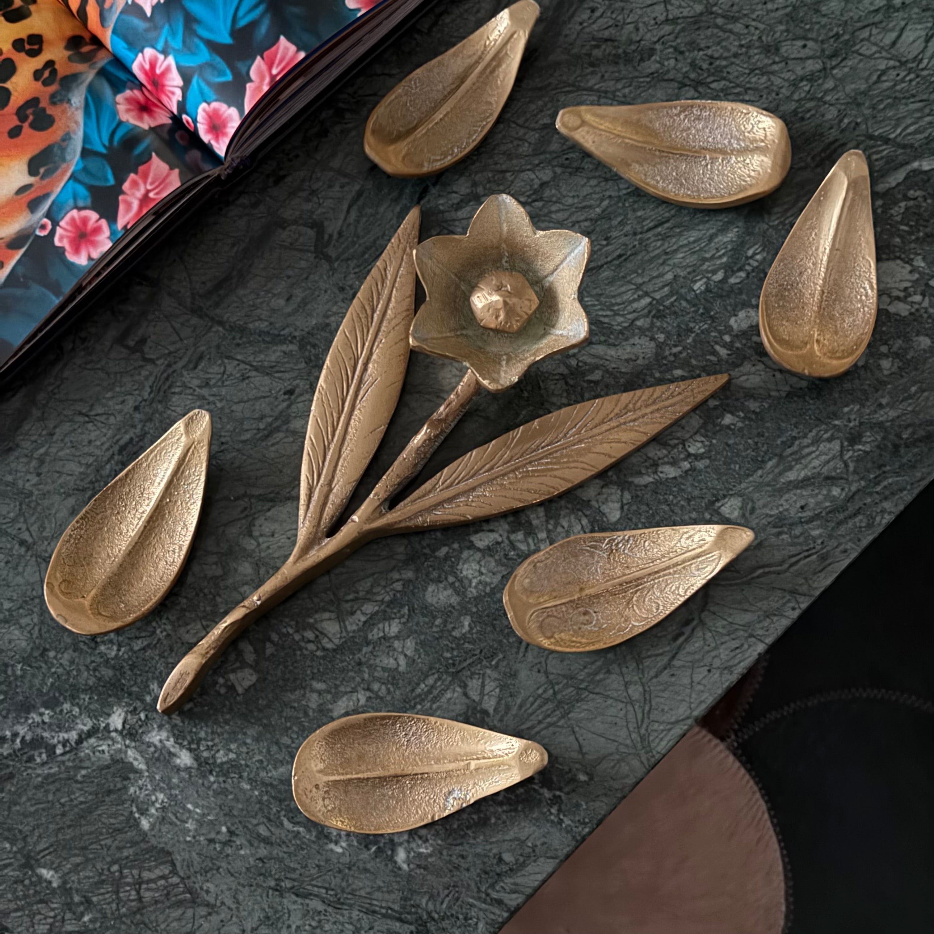 Cinzeiro Gold Flower