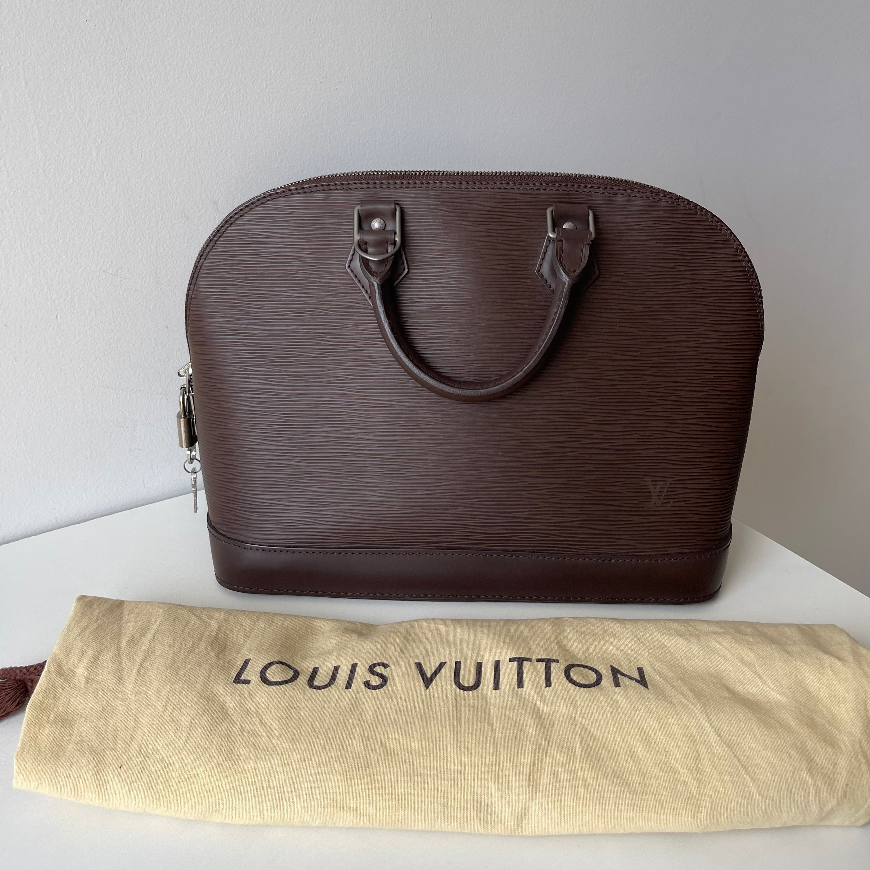 Louis Vuitton Alma Epi