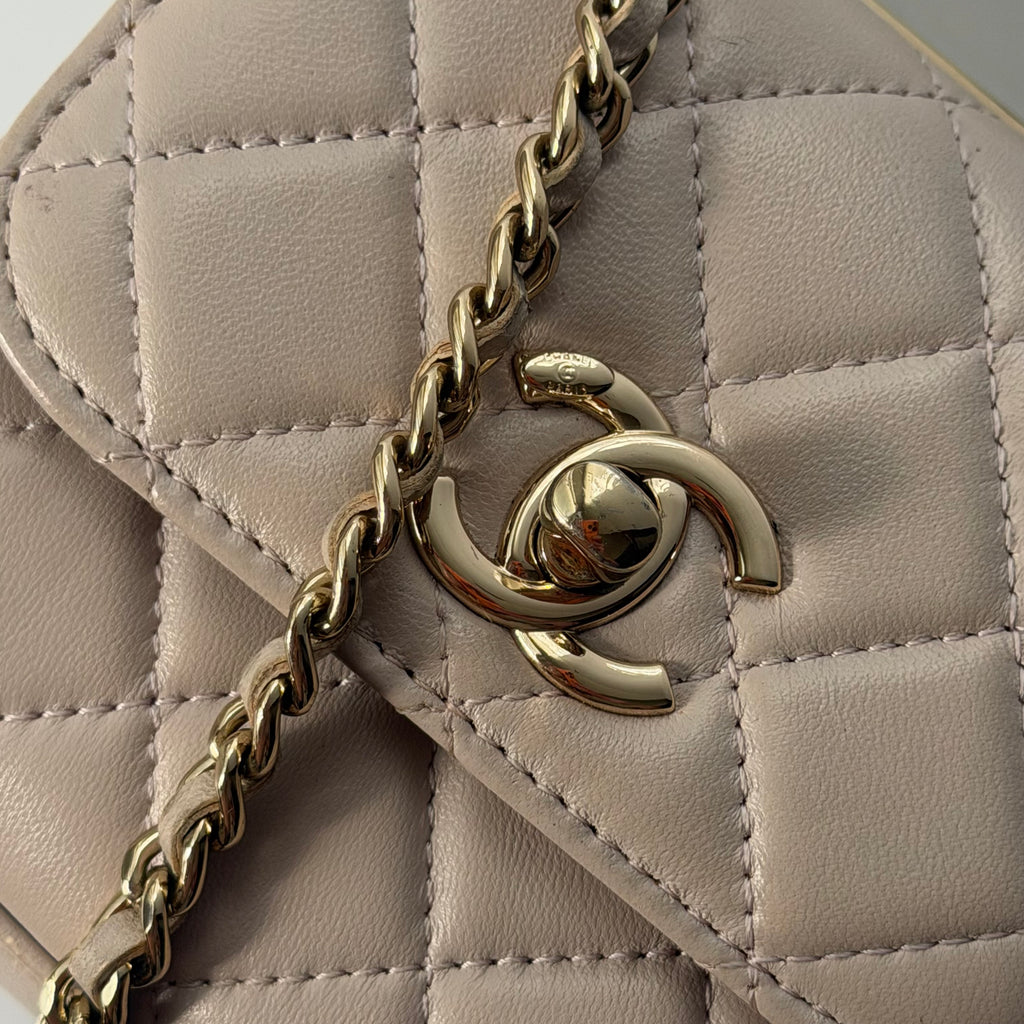 Chanel Rosé Micro Trendy Bag