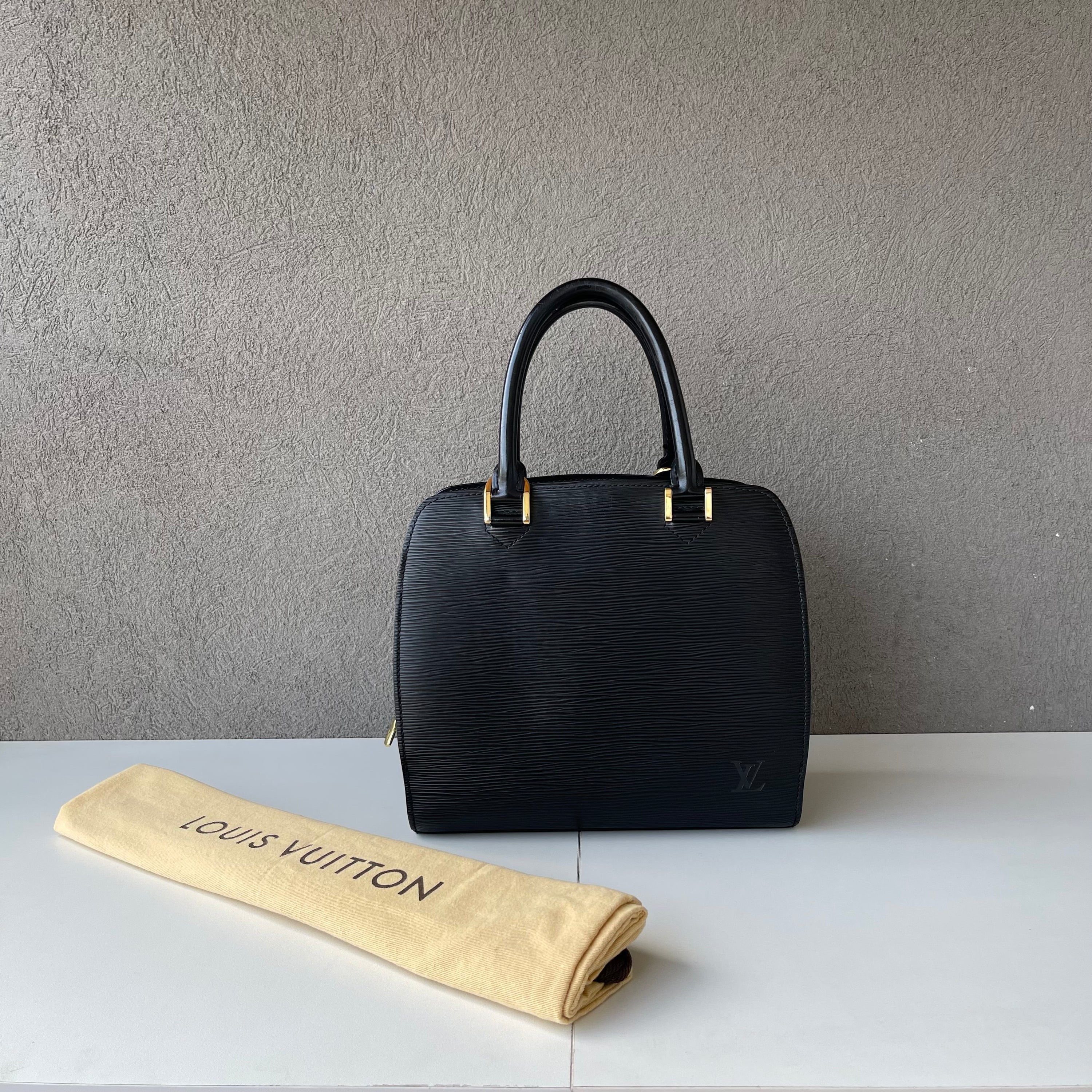 Louis Vuitton Epi Pont Neuf