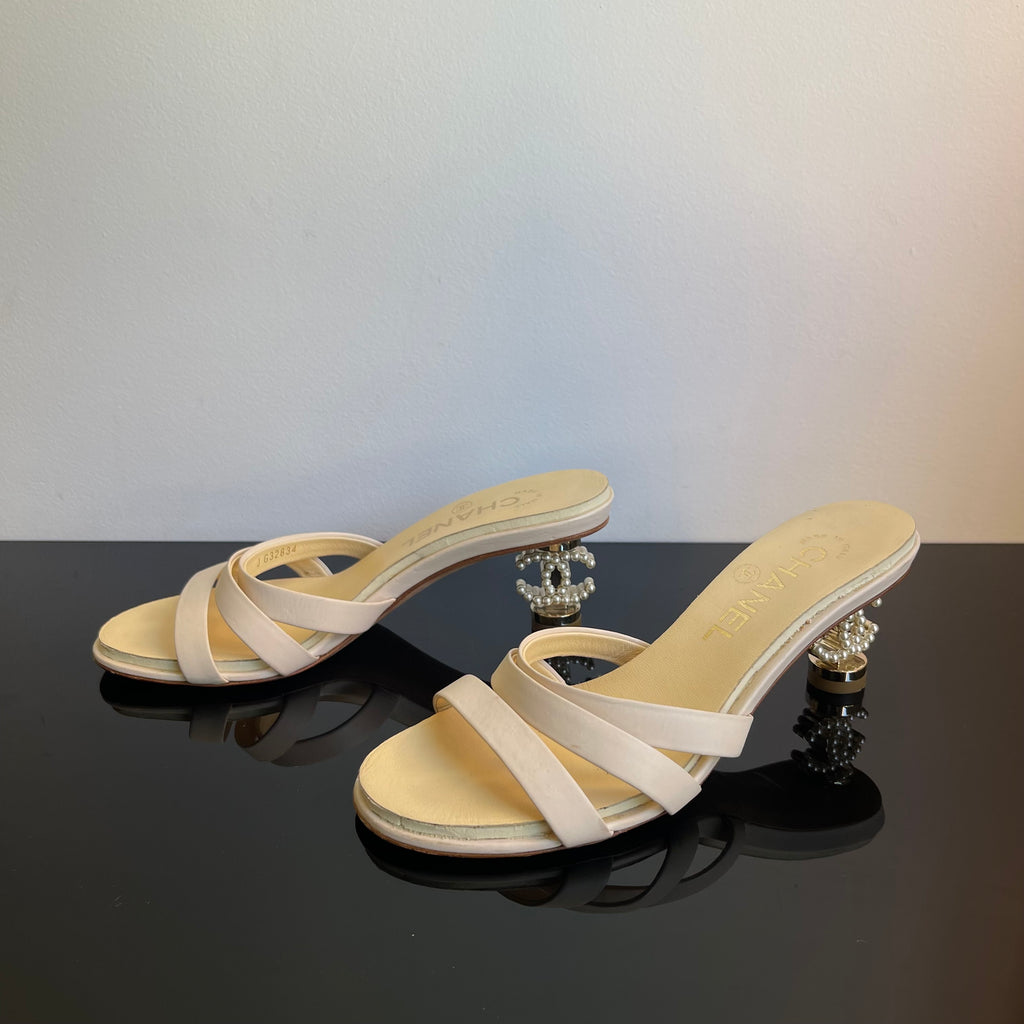 Chanel Vintage Pearl Logo Heels
