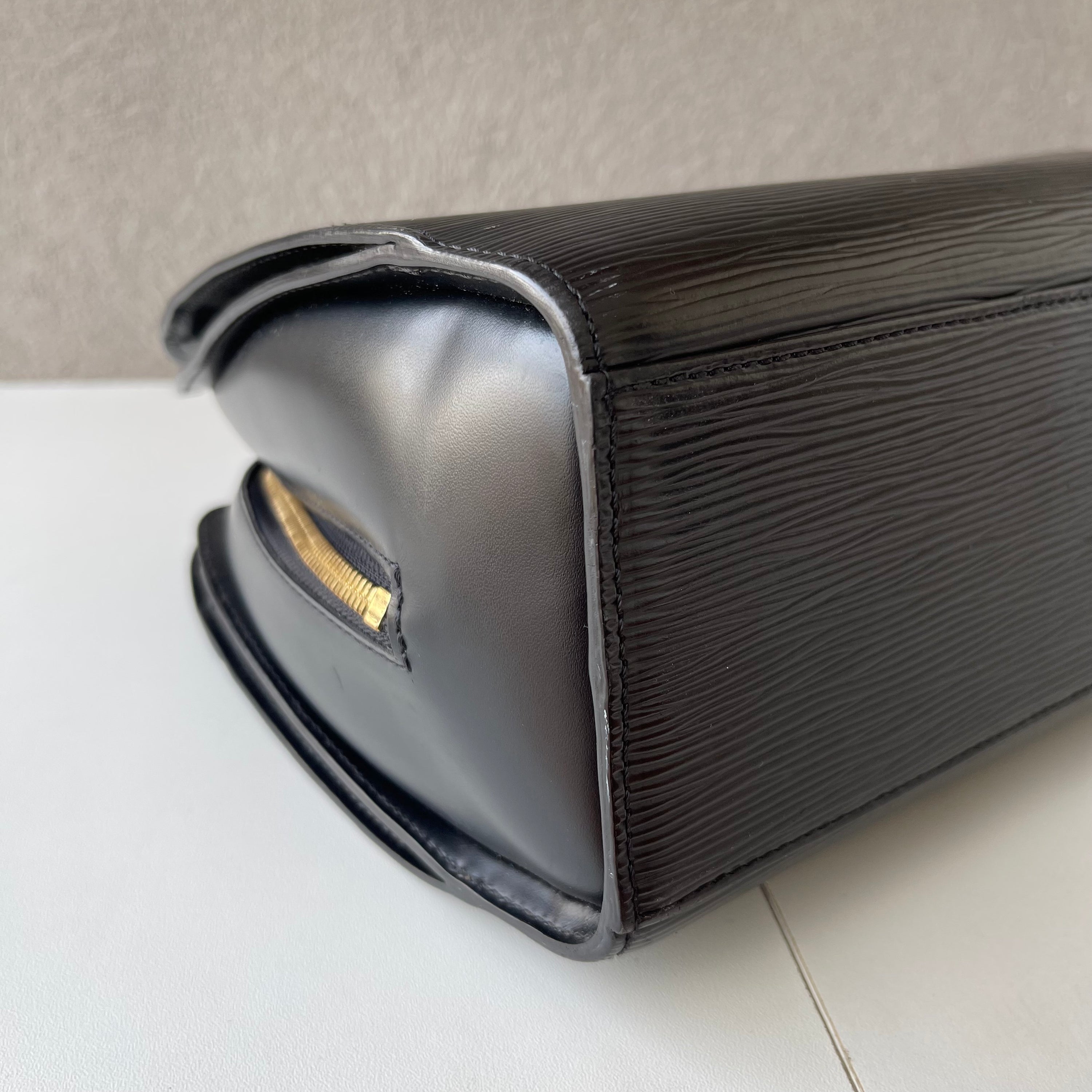 Louis Vuitton Epi Pont Neuf