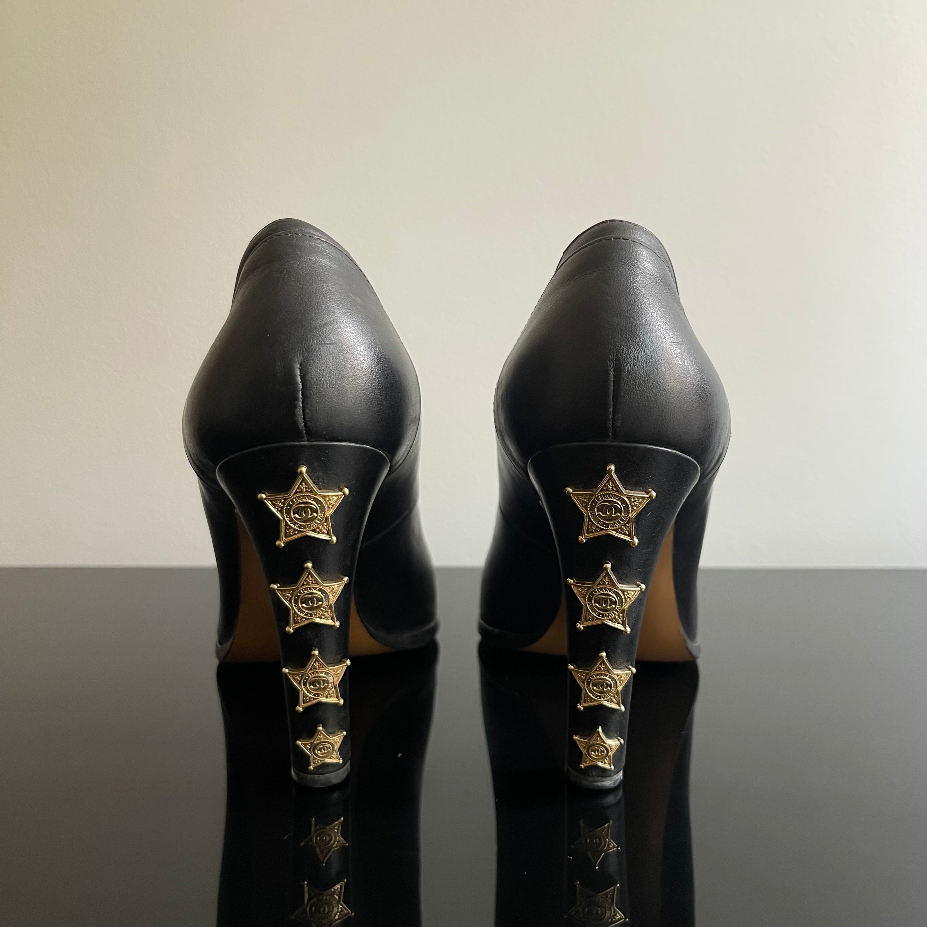 Chanel Black Leather Paris Dallas Star Studded Pumps