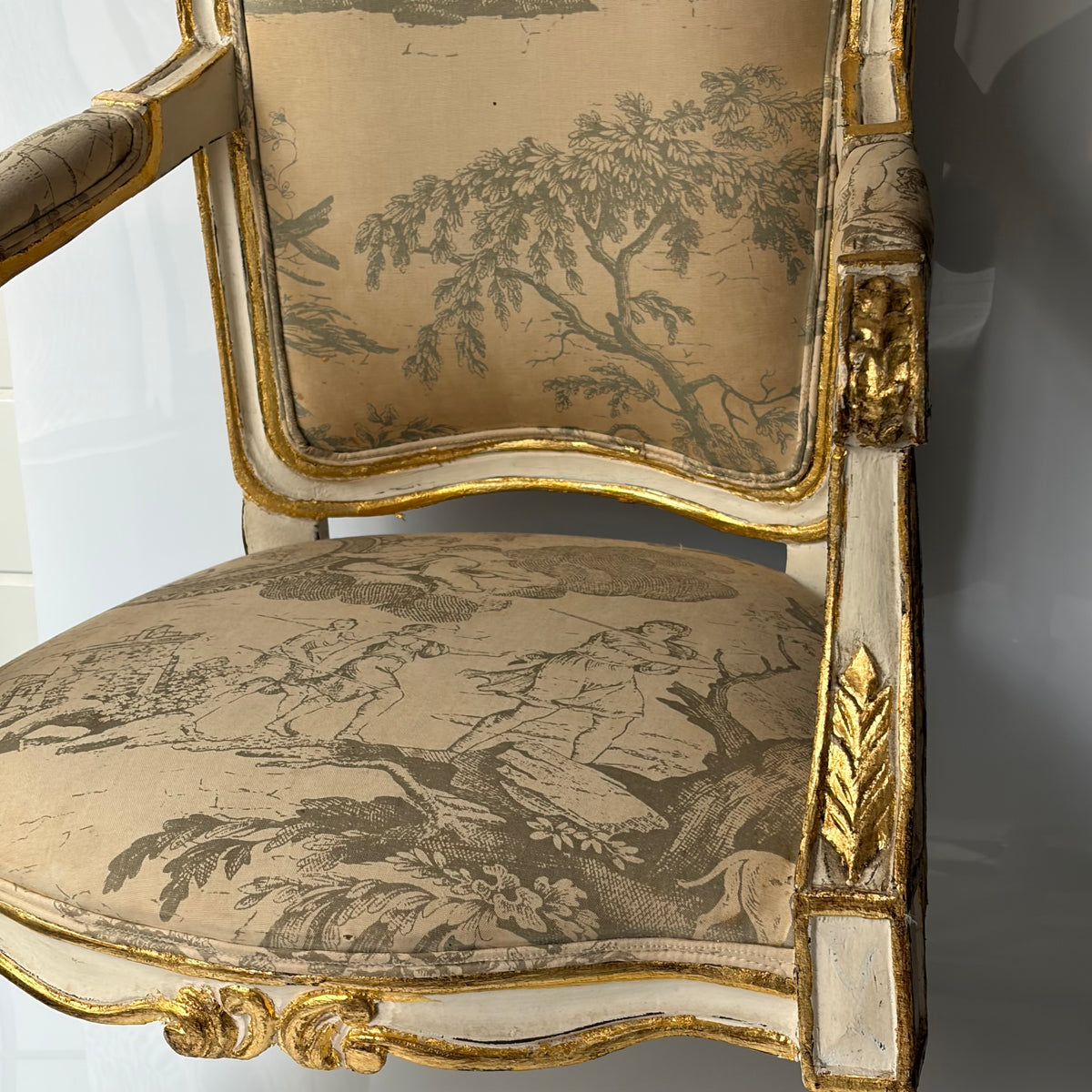 Cadeira Decorativa Louis XVI