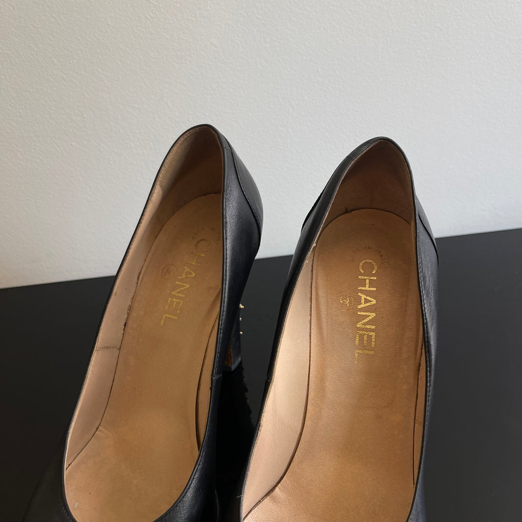 Chanel Black Leather Paris Dallas Star Studded Pumps