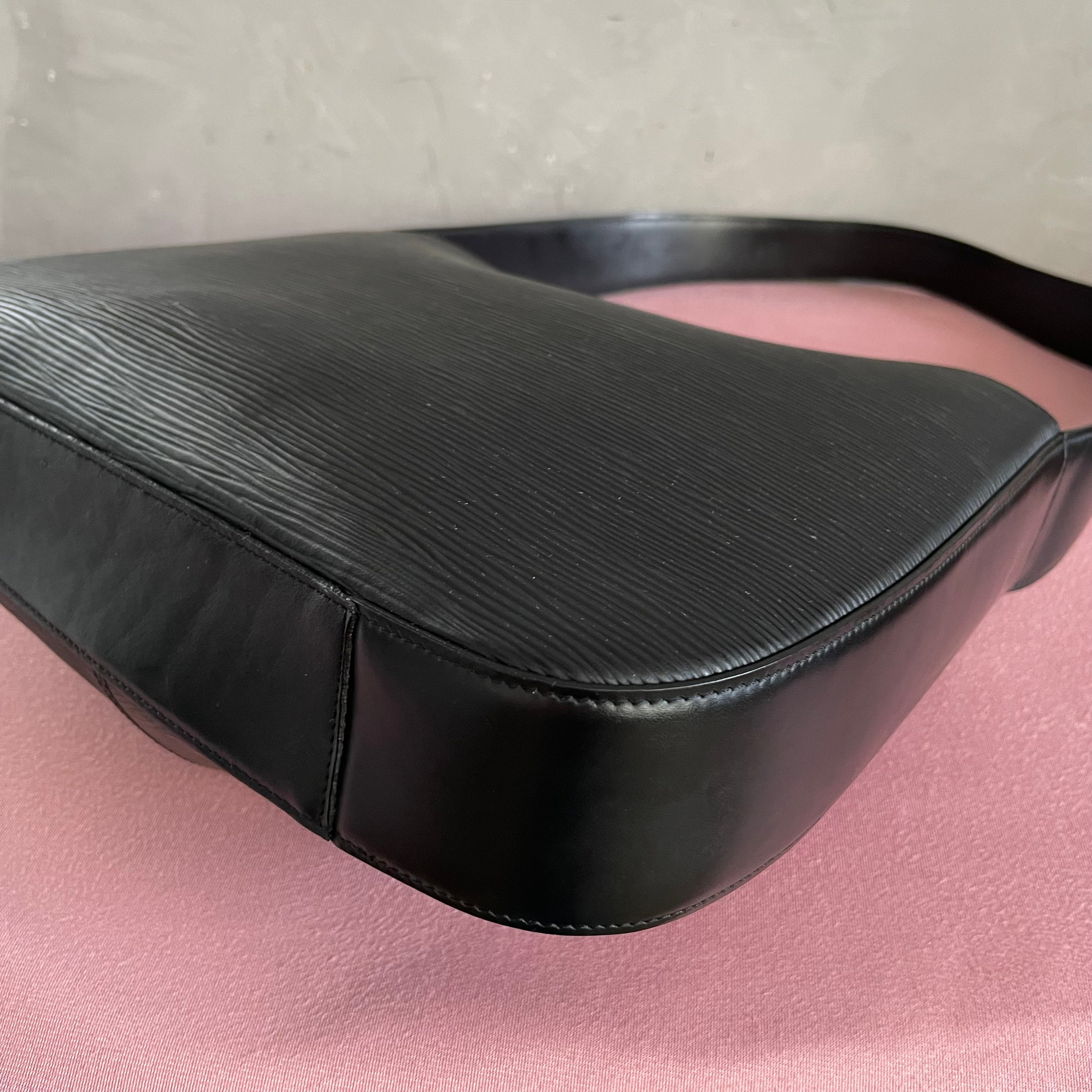 Louis Vuitton Epi Reverie