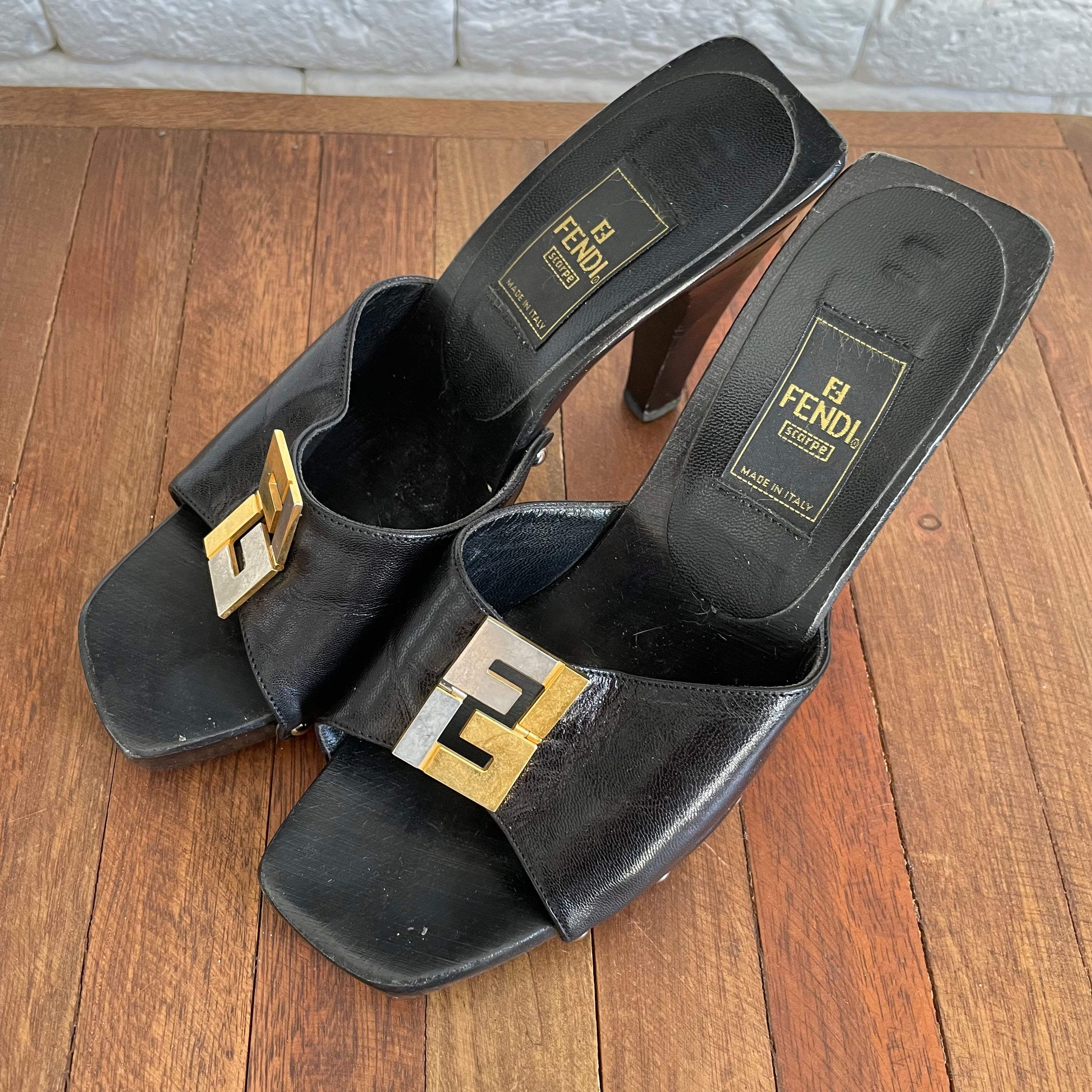 Fendi vintage heels logo