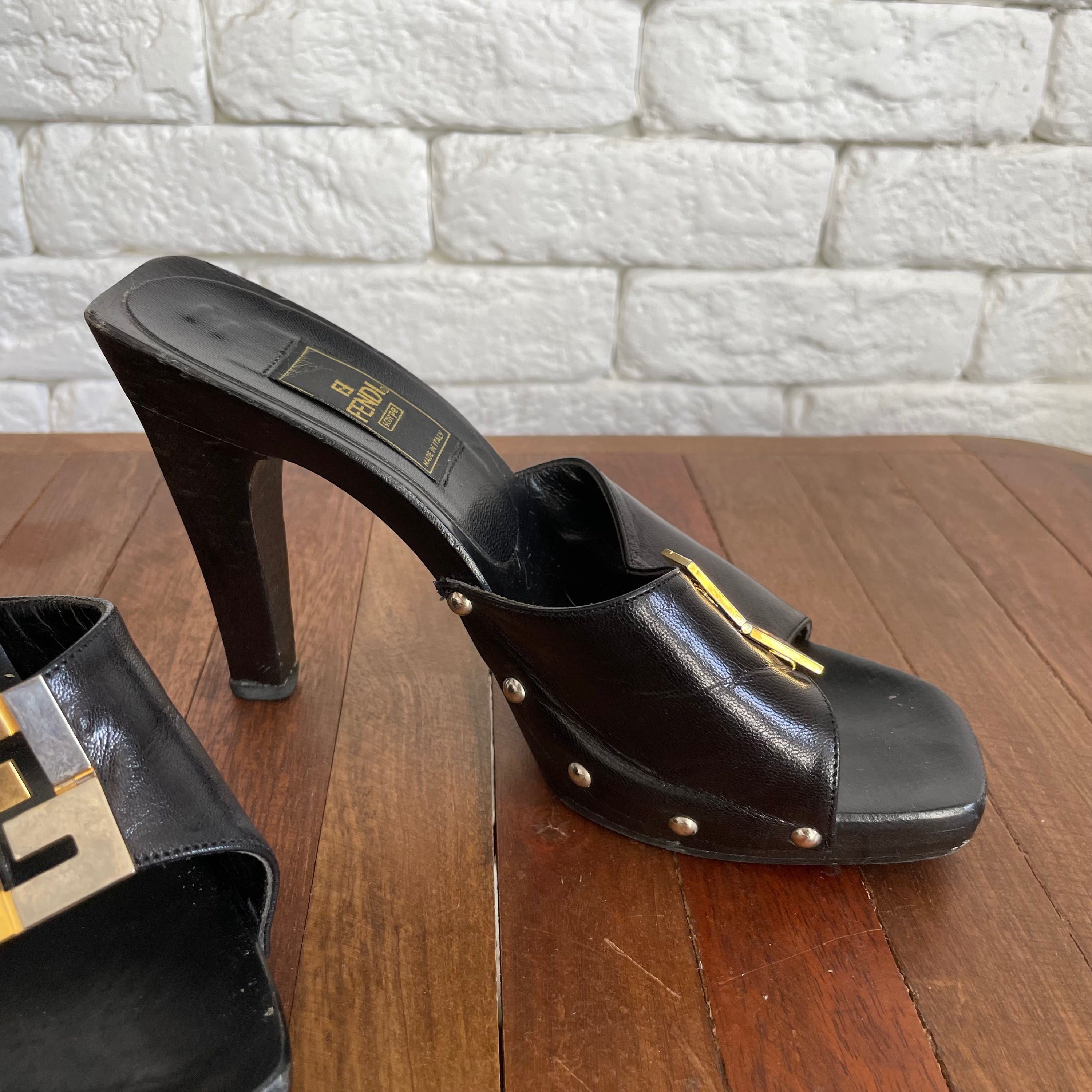 Fendi vintage heels logo