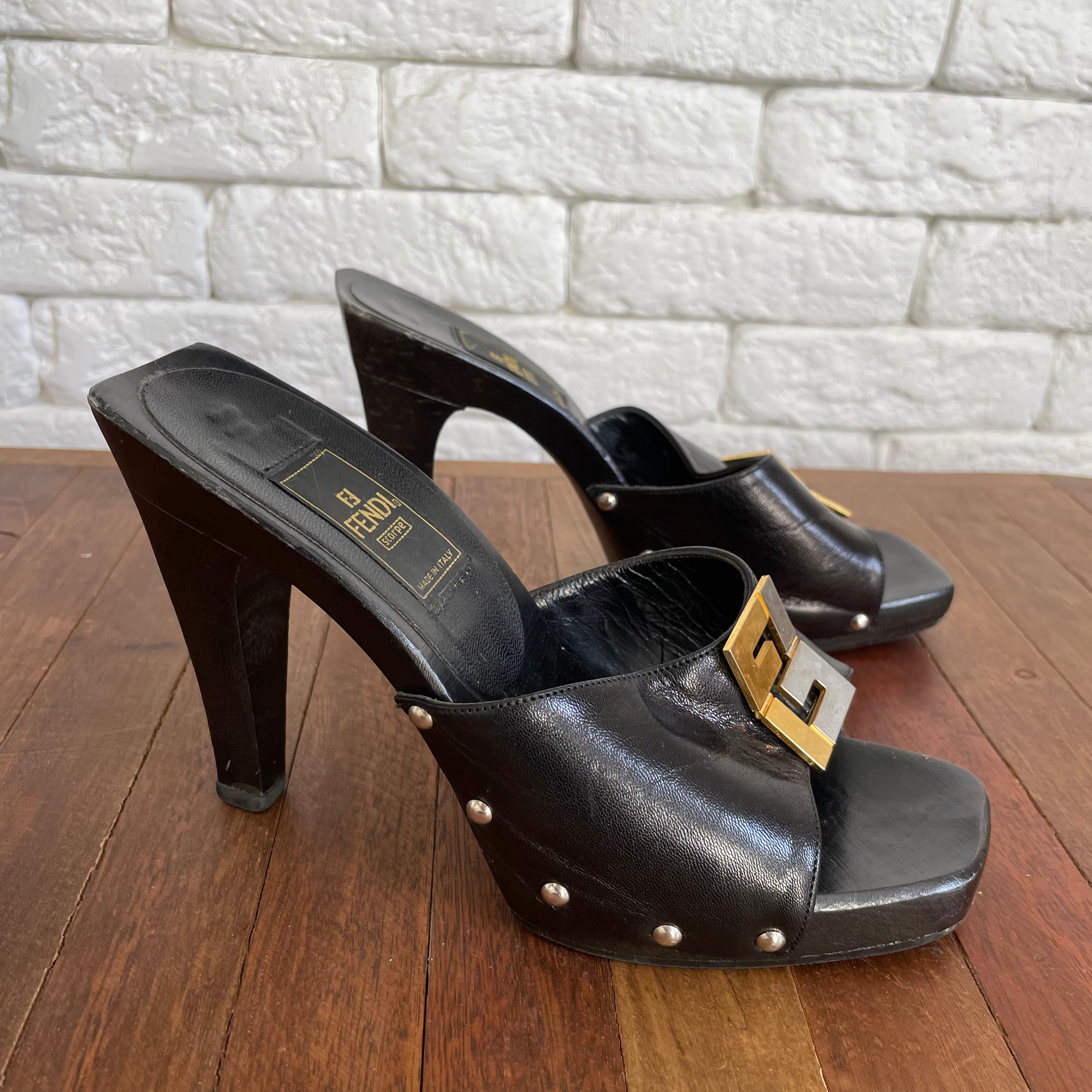 Fendi vintage heels logo