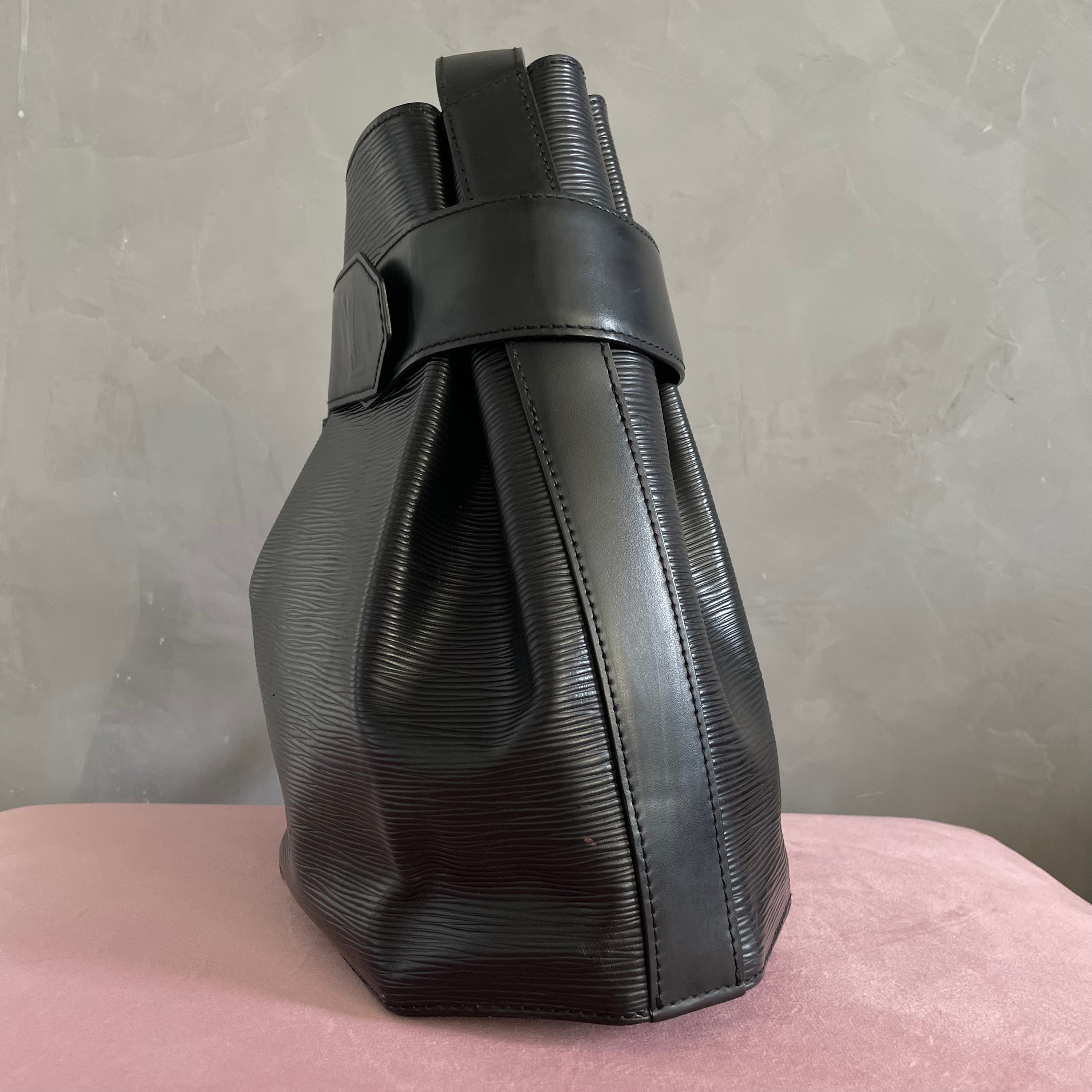 Louis Vuitton Epi Sac d’EPAULE Bucket Bag