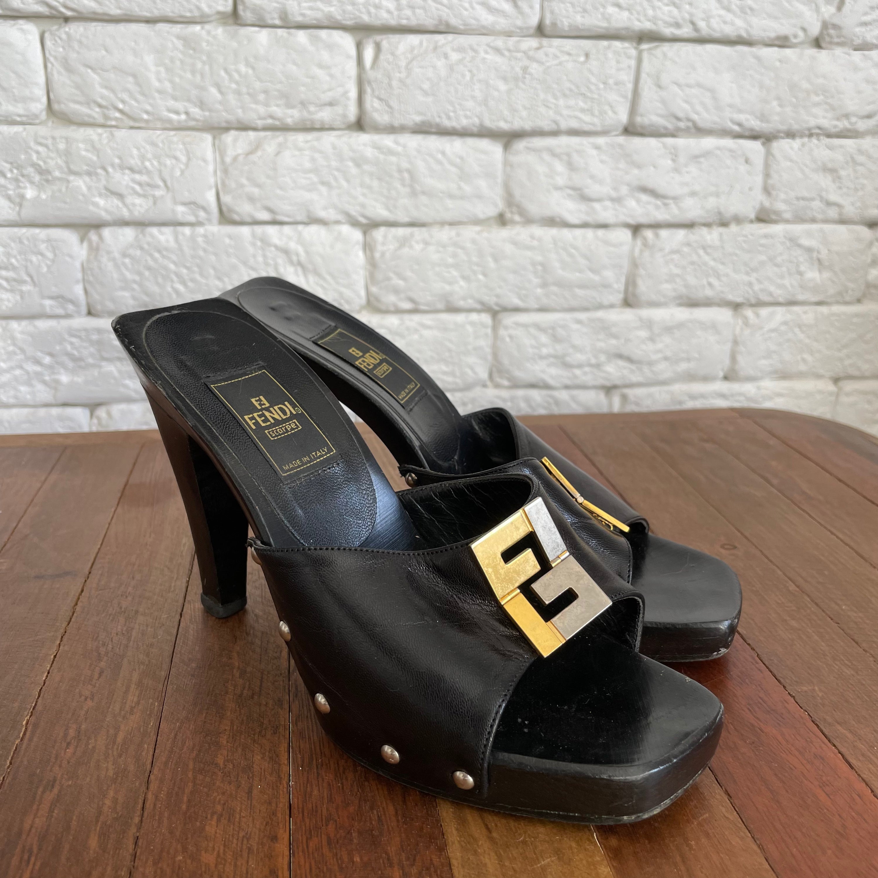Fendi vintage heels logo