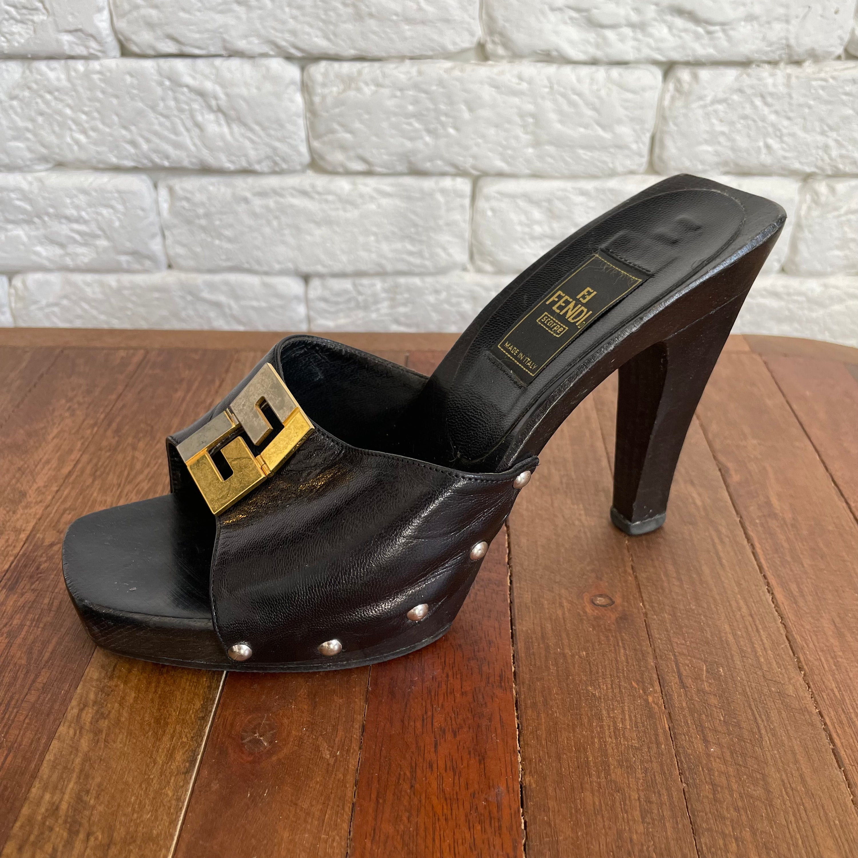 Fendi vintage heels logo
