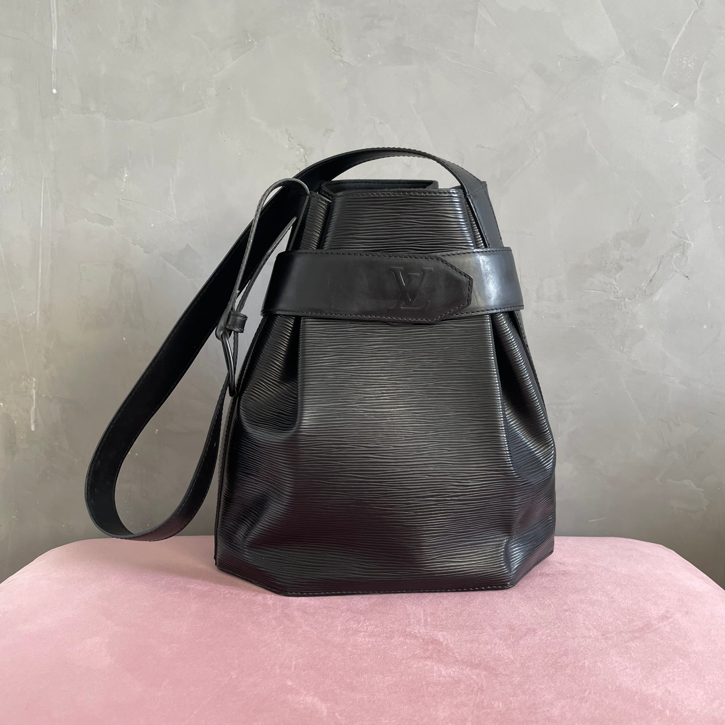 Louis Vuitton Epi Sac d’EPAULE Bucket Bag