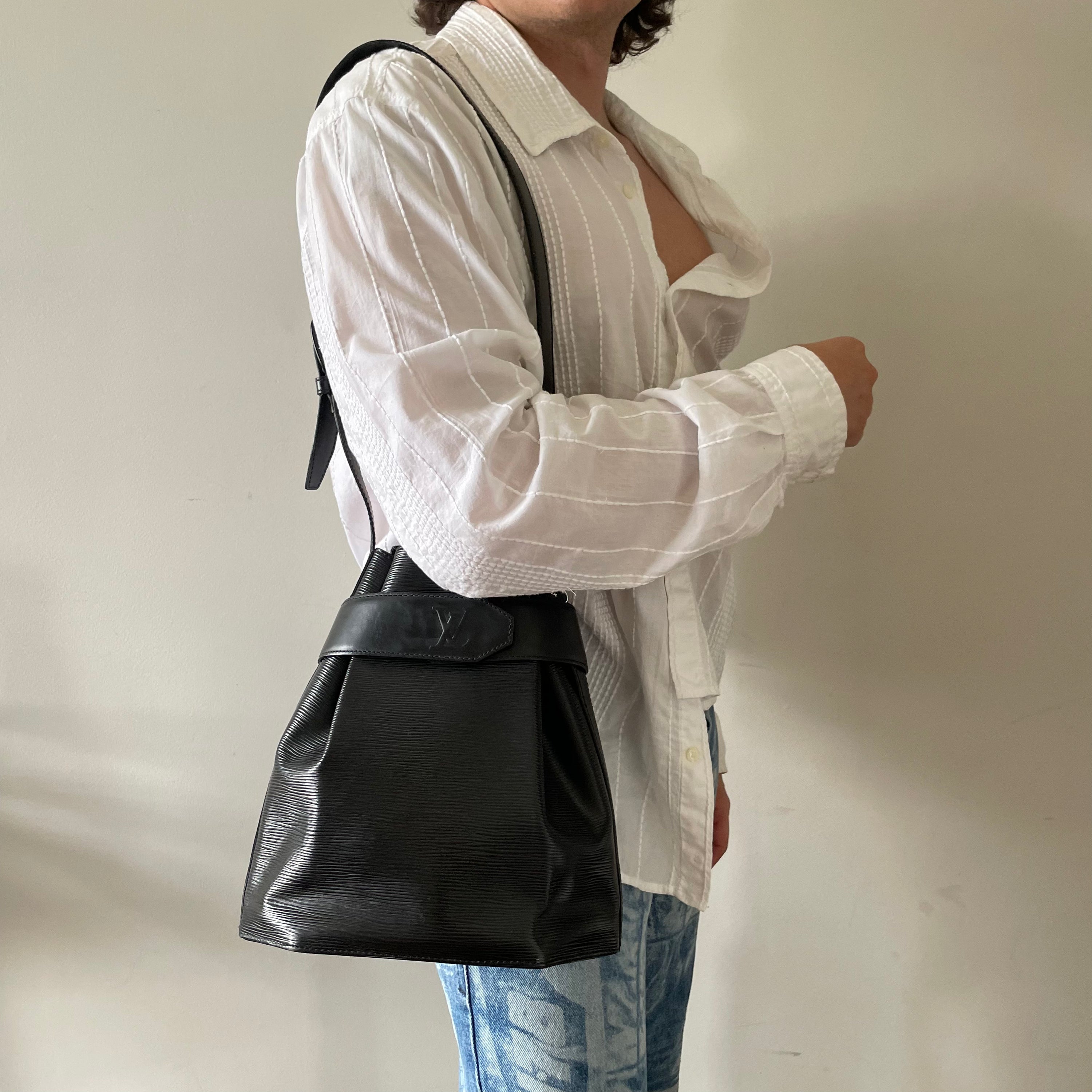 Louis Vuitton Epi Sac d’EPAULE Bucket Bag