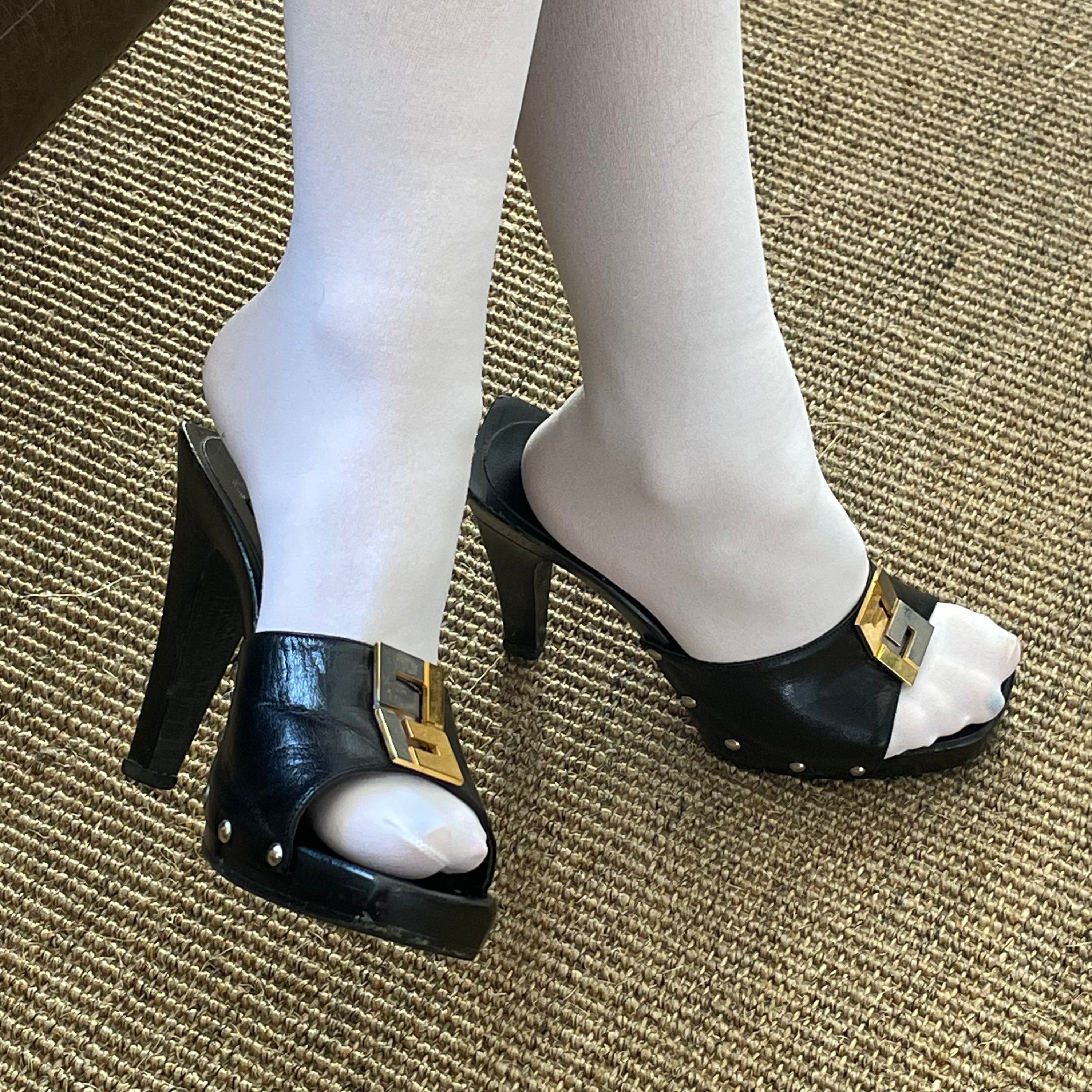 Fendi vintage heels logo